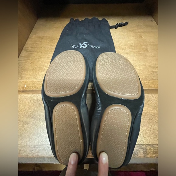 Yosi Samra Foldable Ballet Flat in Black Leather - Picture 5 of 10